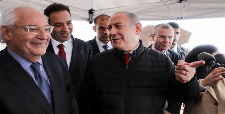 Israeli Prime Minister Benjamin Netanyahu (C) talks to US Ambassador David Friedman (L).  (Photo: AFP)