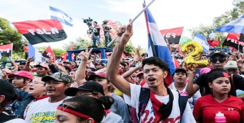 Sandinista youth take part in pro-government demonstrations.  Photo: Reuters