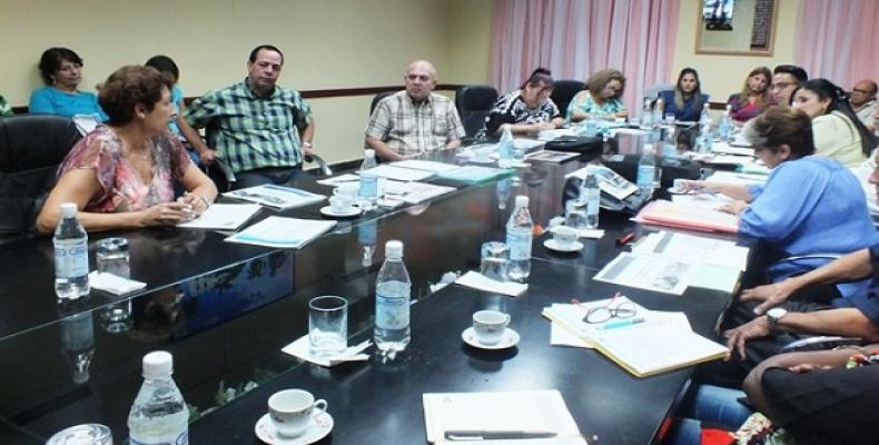 Vicepresidente cubano instó a profundizar en las causas que atentan contra el mejor desenvolvimiento del proceso docente educativo.(Fotos: Pedro Paneque Ruiz/ R