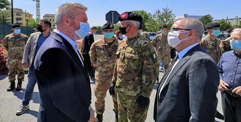 El ministro italiano de Defensa, Lorenzo Güerini agradeció este lunes a Cuba y a sus colaboradores de la salud. Foto: PL.