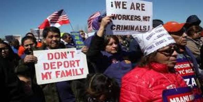 U.S. judge halts termination of protected status for 300,000 immigrants.  Photo: Reuters