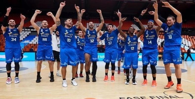 Burgos celebra su triunfo ante el Real Madrid