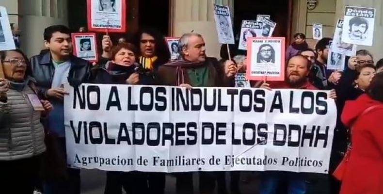 Los familiares y amigos de las víctimas sostienen que esta decisión es un retroceso enorme en materia de justicia. Foto tomada de Telesur