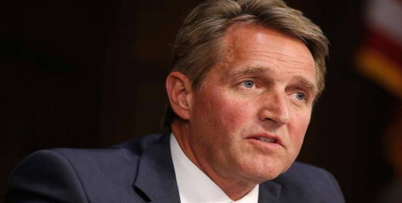 La respublikana senatano Jeff Flake 