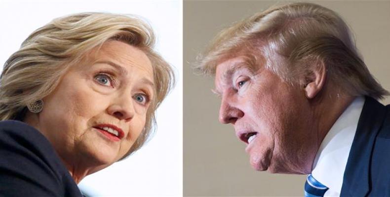 Candidata presidencial demócrata Hillary Clinton aventaja a su rival republicano Donald Trump