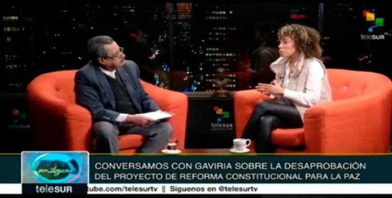 Alejandra Gaviria con periodista Lozano, de Telesur