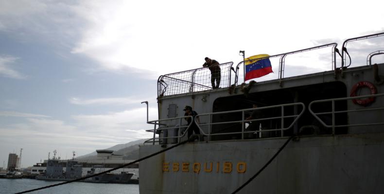 Soldados venezolanos son vistos a bordo de un barco durante el ejercicio militar Zamora 200 en La Guaira, Venezuela, 8 de enero de 2017.Marco Bello / Reuters