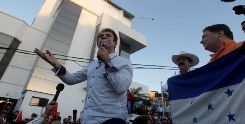 Opposition leader Salvador Nasralla addresses supporters during a protest against Honduran President Hernandez in Tegucigalpa, Honduras Feb. 16, 2018.  Photo: R