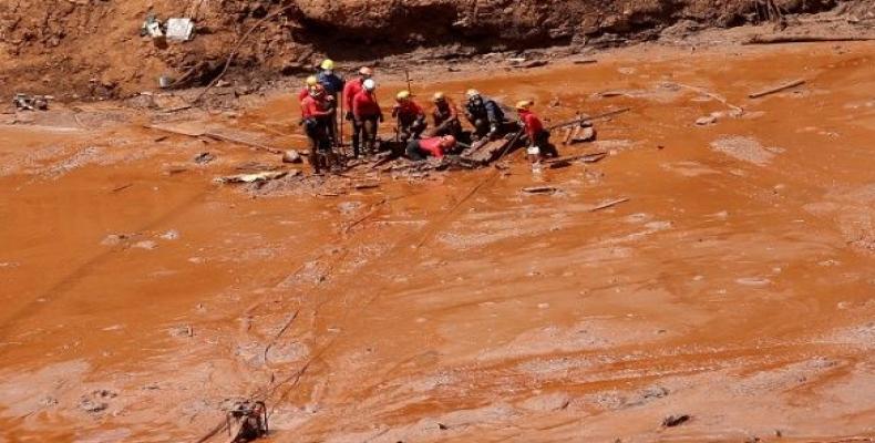 Rescue workers search for victims of a collapsed tailings dam owned by Brazilian mining company Vale SA, in Brumadinho, Brazil Feb. 2, 2019.  Photo: Reuters