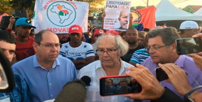 Esquivel: marchamos en solidaridad con el pueblo brasileño y por la liberación de Lula.Foto:Internet.