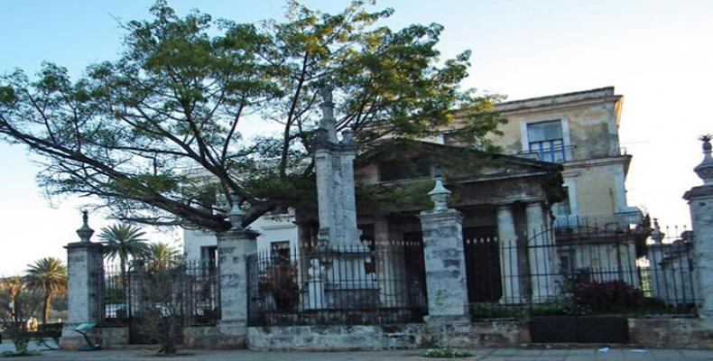 El Templete. Bajo una ceiba que se hallaba en el mismo sitio, tuvieron lugar la primera misa y el primer cabildo de la villa. Foto: Archivo