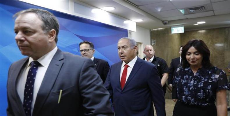 Israeli Prime Minister Benjamin Netanyahu, center, attends the weekly cabinet meeting at his office in Jerusalem al-Quds, July 8, 2018.   Photo: AFP