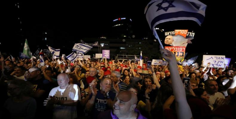 Israelíes marchan en contra de un proyecto de ley que otorgaría impunidad al primer ministro Benjamín Netanyahu. Tel Aviv, 25 de mayo de 2019. Ammar Awad / Reut