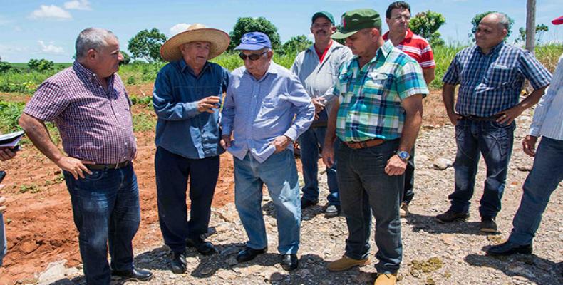 Machado Ventura recorrió importantes sitios de Pinar del Río. Fotos: Rafael Fernández