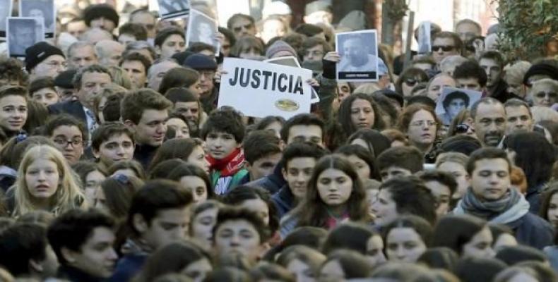 La policía de Buenos Aires reprimió con violencia en la ciudad argentina de La Plata a trabajadores de la educación