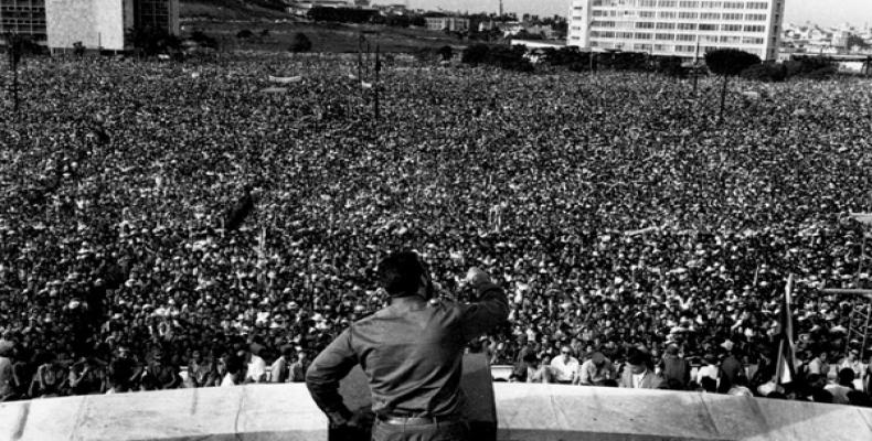 Un mar de pueblo acompañó al líder histórico de la Revolución, Fidel Castro. Foto: Archivo