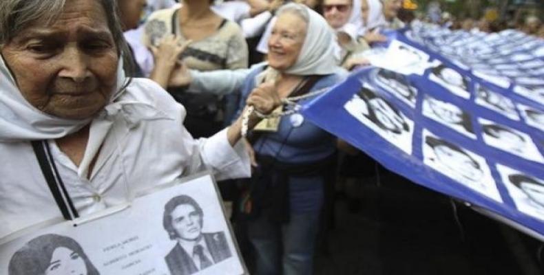  Madres de Plaza de Mayo