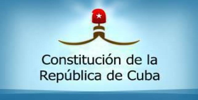 La Ley de Leyes tiene 229 artículos, 11 títulos, dos disposiciones especiales, 13 transitorias y dos finales. Fotos: Cubaminrex y Archivo