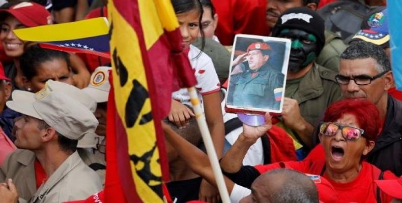 Venezuelan feminist groups reject foreign intervention and support peace dialogue.  Photo: teleSUR