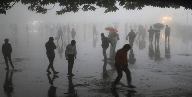 India emitió este viernes una advertencia meteorológica por nuevas tormentas de polvo.Foto:PL.
