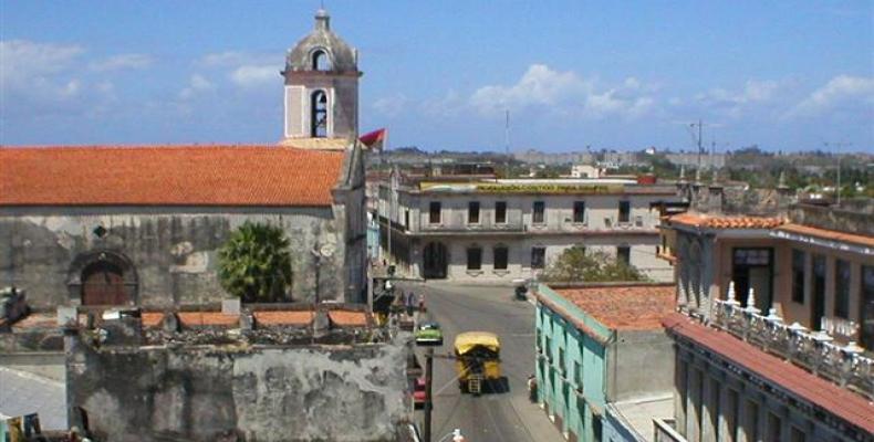 Guanabacoa: vista hacia la Parroquial y Ayuntamiento. Foto/Habana Radio