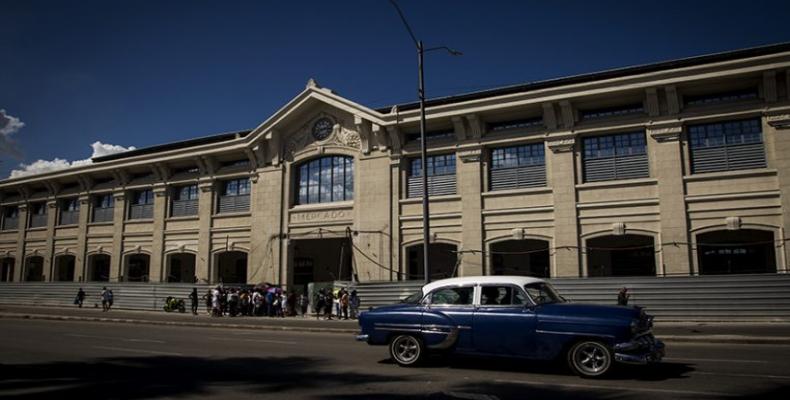 La instalación ocupa toda una manzana entre las calles de Monte, Cristina, Matadero y Arroyo. Foto: Irene Pérez/ Cubadebate.