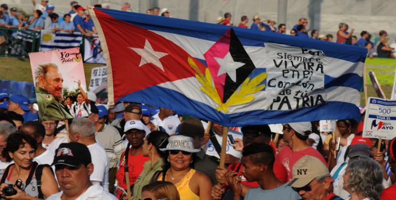 El legado latinoamericanista y de unidad de Fidel Castro estuvo presente en el desfile.Foto:PL.