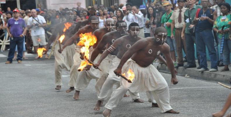 Cada año desde 1981 se celebra en Santiago de Cuba el Festival del Caribe o Fiesta del Fuego. Foto/Archivo
