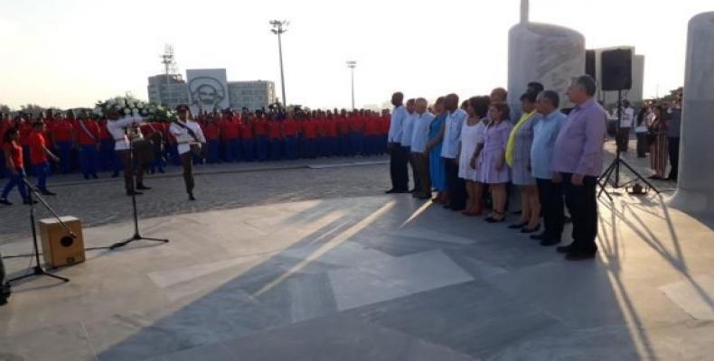 Nuestro primer mandatario presidió el acto oficial de abanderamiento de la delegación cubana que asistirá a los XVIII Juegos Panamericanos de Lima.Foto:Twitter.