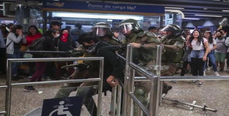 Reprimen protestas en Chile