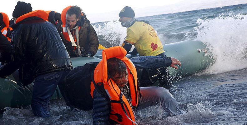 Imágen de archivo. Refugiados de Siria e Irak atracaron en la isla griega de Lesbos el pasado 1 de enero. (Reuters / Giorgos Moutafi)