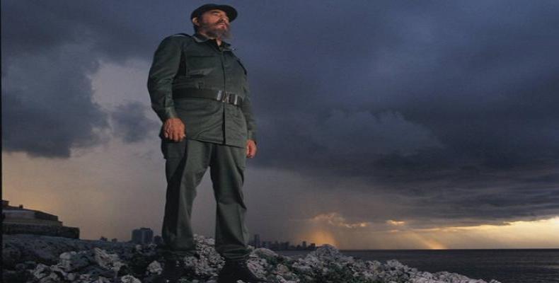 Fidel Castro, historia gvidanto de la kuba Revolucio