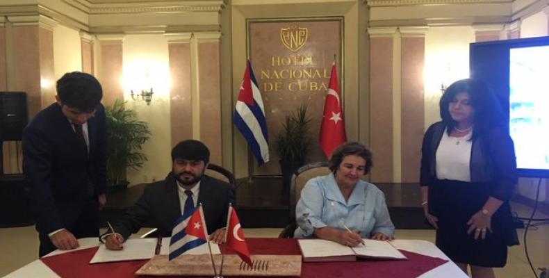 The agreement was signed at Havana’s Hotel Nacional de Cuba by Bárbara Cruz, marketing general director of the island’s Ministry of Tourism, and Mustafa Dogan,