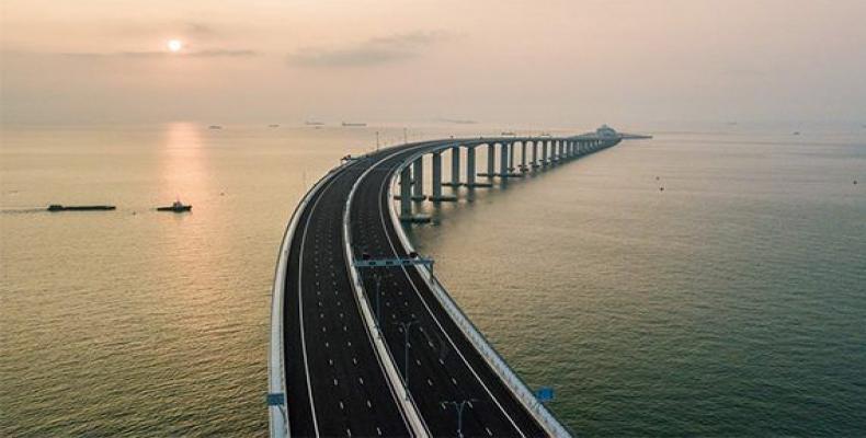 El puente tiene un largo de 55 kilómetros.(Foto: AFP)