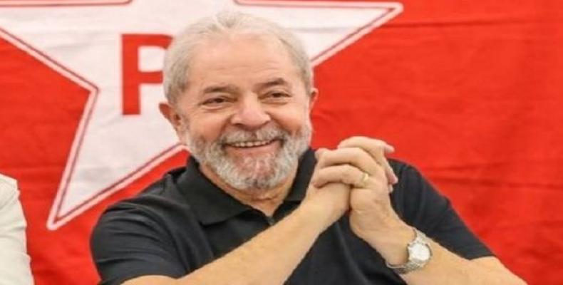 Como colofón de la cita, se leyó la carta que resume la exigencia de liberación de Lula.Imágen:Internet.