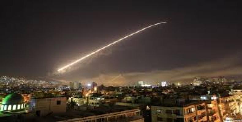  Syrian air defenses intercept airstrikes hitting Damascus, Syria.  Photo: EFE