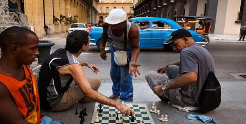En cualquier esquina de La Habana se encuentran escenas como esta. Foto: Adalberto Roque/AFP