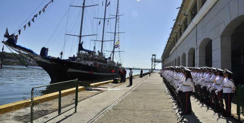 El nombre de la nave honra la memoria del destacado marino uruguayo Francisco Prudencio Miranda. Fotos: Roberto Garaicoa