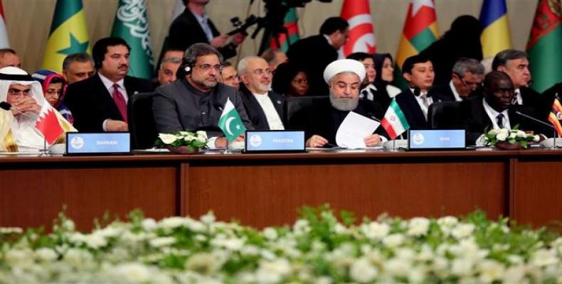 Iranian President Hassan Rouhani (2nd, R) addresses a meeting of the Organization of Islamic Cooperation in Istanbul, Turkey, on May 18, 2018.  Photo: IRNA