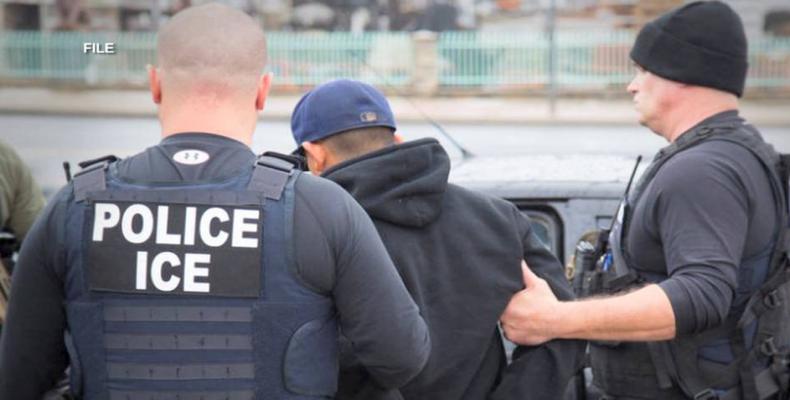 ICE agents arrest more undocumented immigrants.  Photo: AP