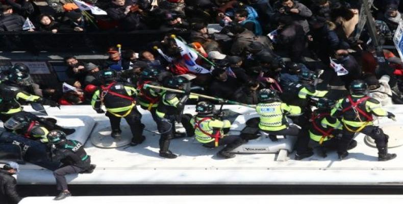 Enfrentamientos con policias en capital sudcoreana