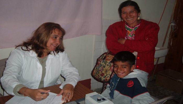 Los médicos cubanos personalizan la atención a sus pacientes. Foto: Archivo