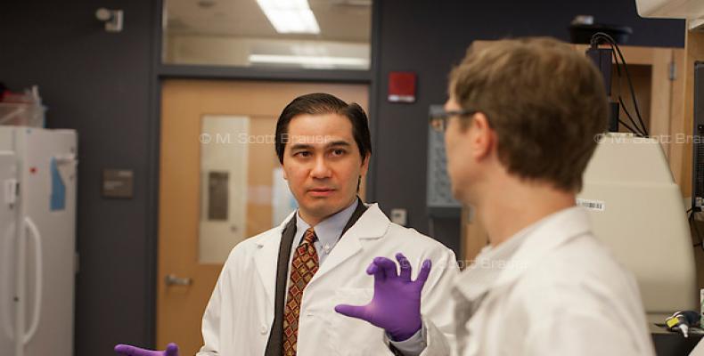 Dr. Dan Barouch, Harvard Medical School, conducts tests for vaccine.  (Photo: Twitter)