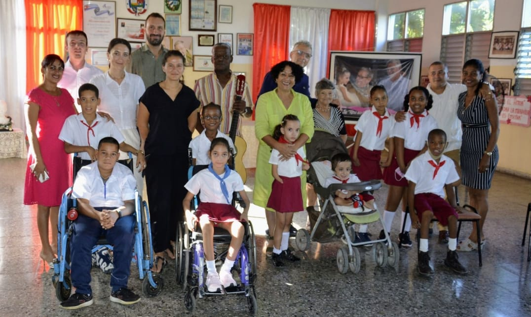 Smeriglio en la escuela 'Solidaridad con Panamá'. Foto: @AsambleaCuba