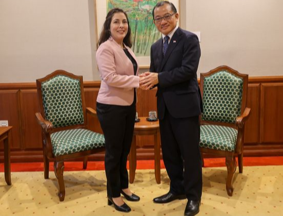 Le président du Parlement de Singapour reçoit l'ambassadeur de Cuba