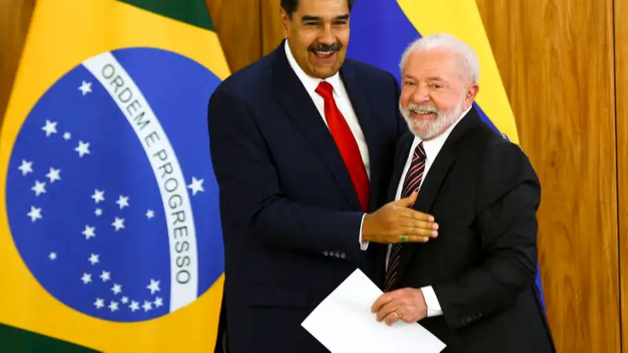 Lula qualifie de moment historique sa rencontre avec Maduro à Brasilia