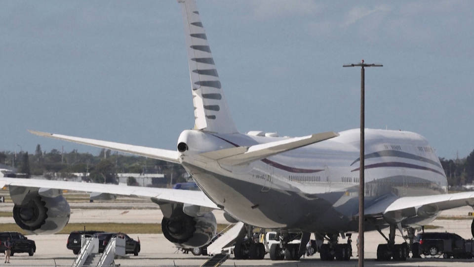 Trump tries to keep secret renovation costs for Qatari luxury jet gifted to the U.S. president