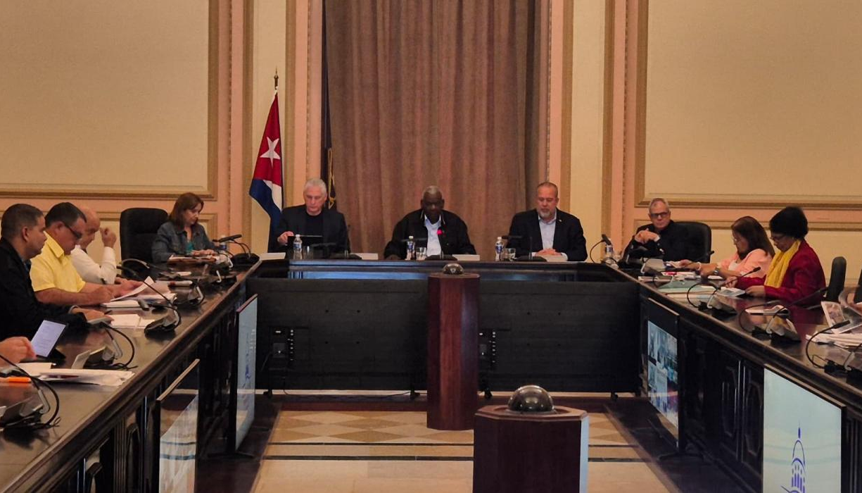 Le Conseil d'État de Cuba analyse le programme de relance de l'économie