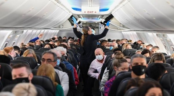 Brazil returns to mandatory mask use at airports and airplanes