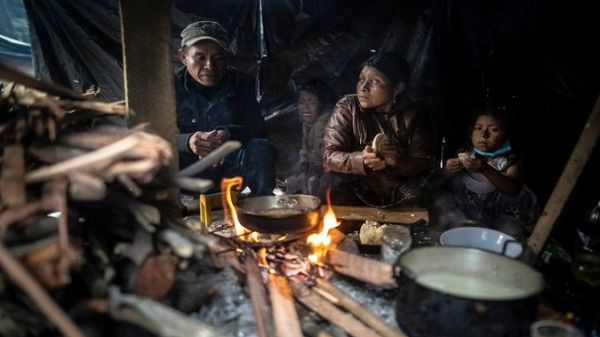 Displaced Indigenous Colombians move back to their places of origin